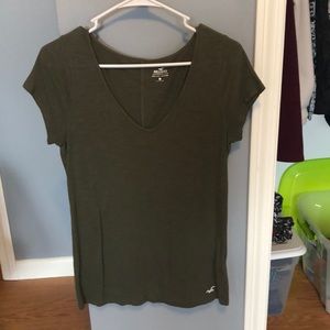 hollister deep green V-neck tee